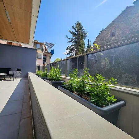 Sea Garden Luxury Apartment *